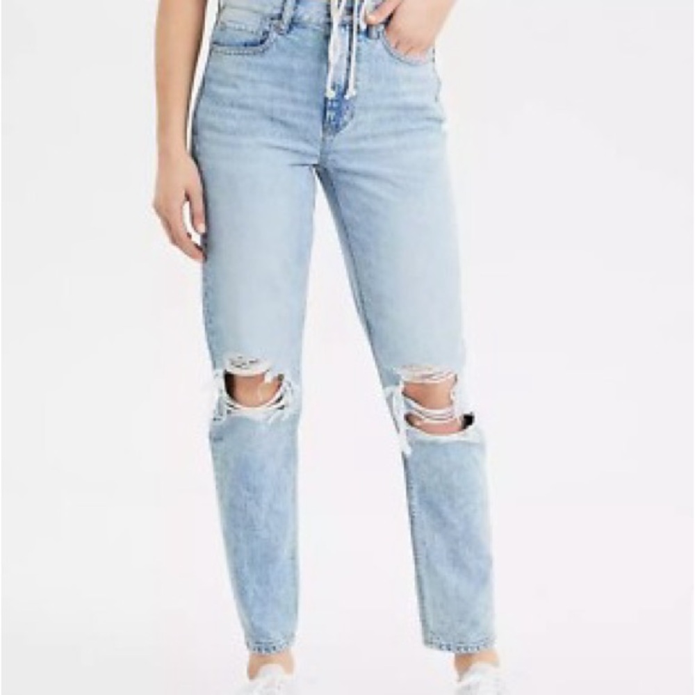 American Eagle Outfitters MOM JEAN Distressed Jeans. Size 0